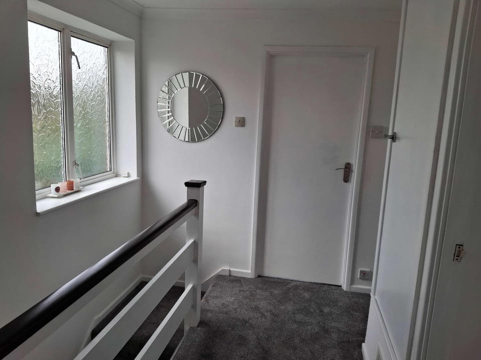 Nicely decorated 3 bedroom house near Heathrow, London House in Staines-upon-Thames