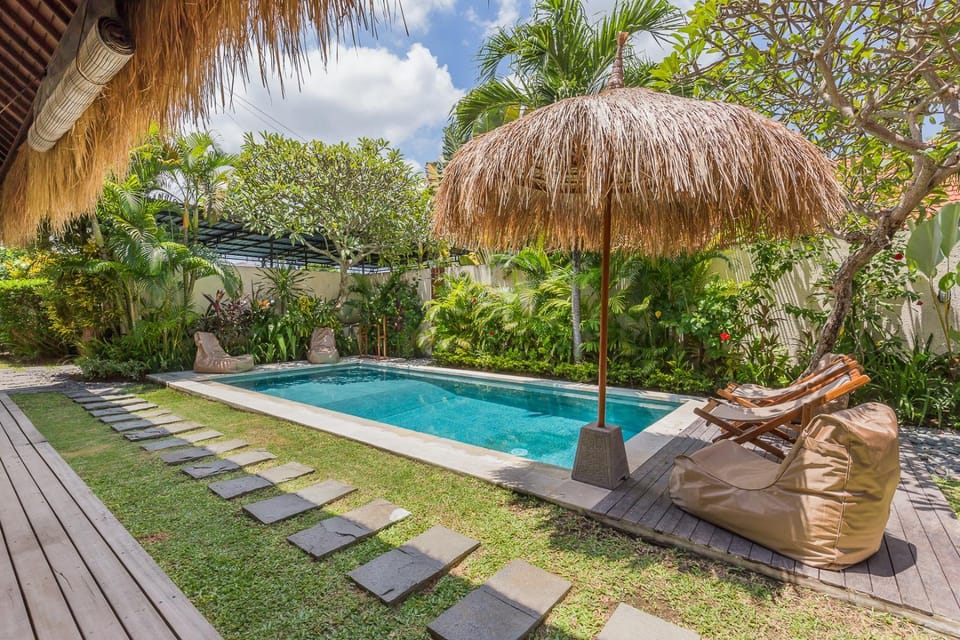 Balcony/Terrace, Swimming pool, sunbed