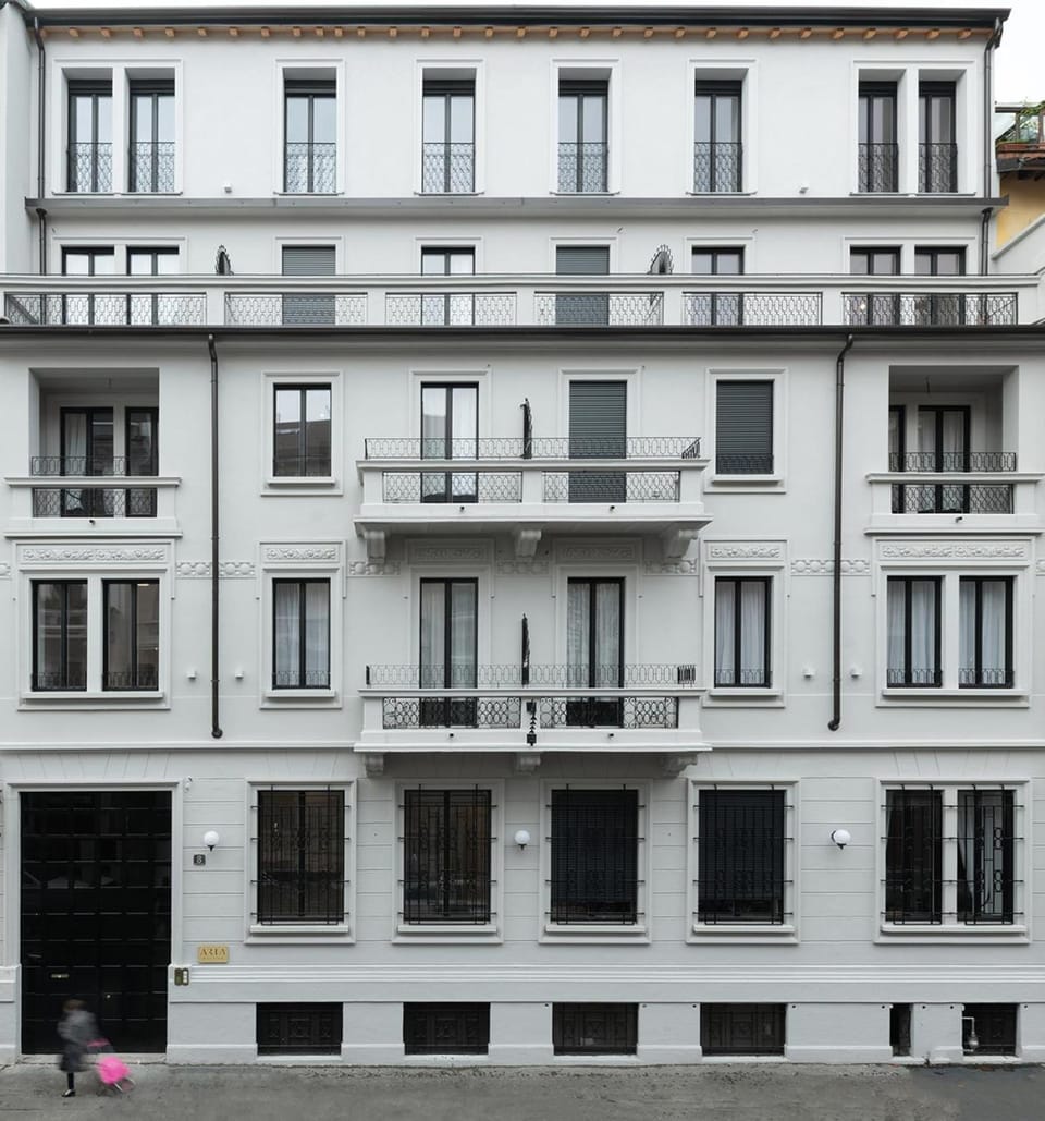Property building, Facade/entrance, Day
