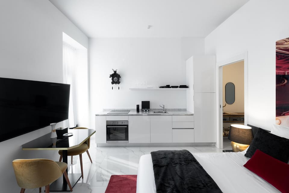 Bed, TV and multimedia, Kitchen or kitchenette, Dining area, oven, stove