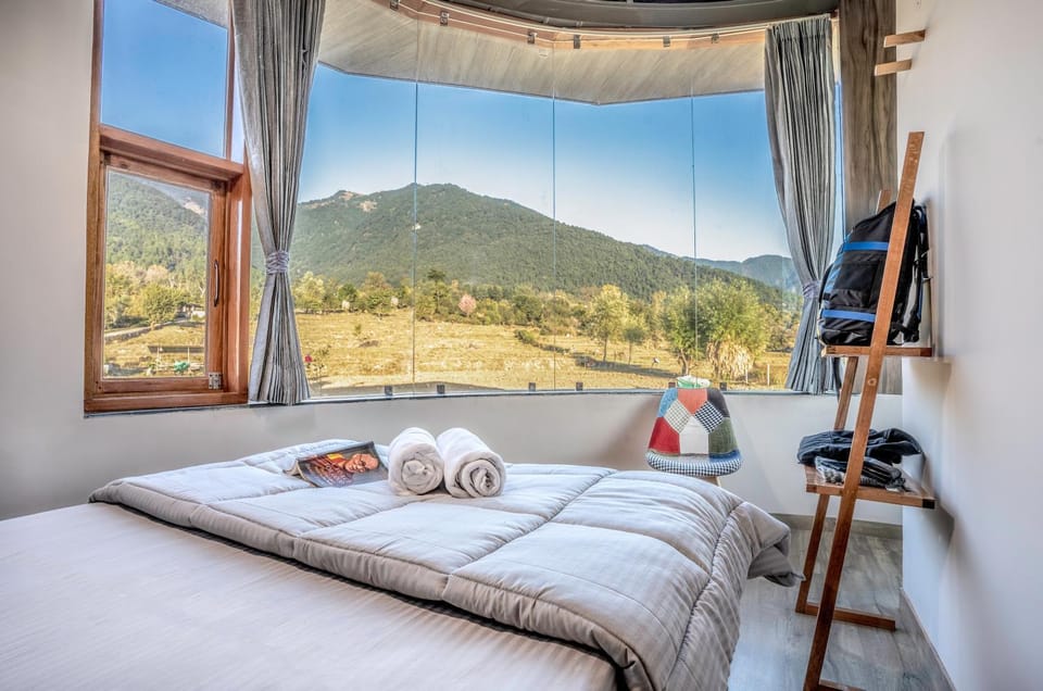 Bed, Natural landscape, Photo of the whole room, Bedroom, Mountain view
