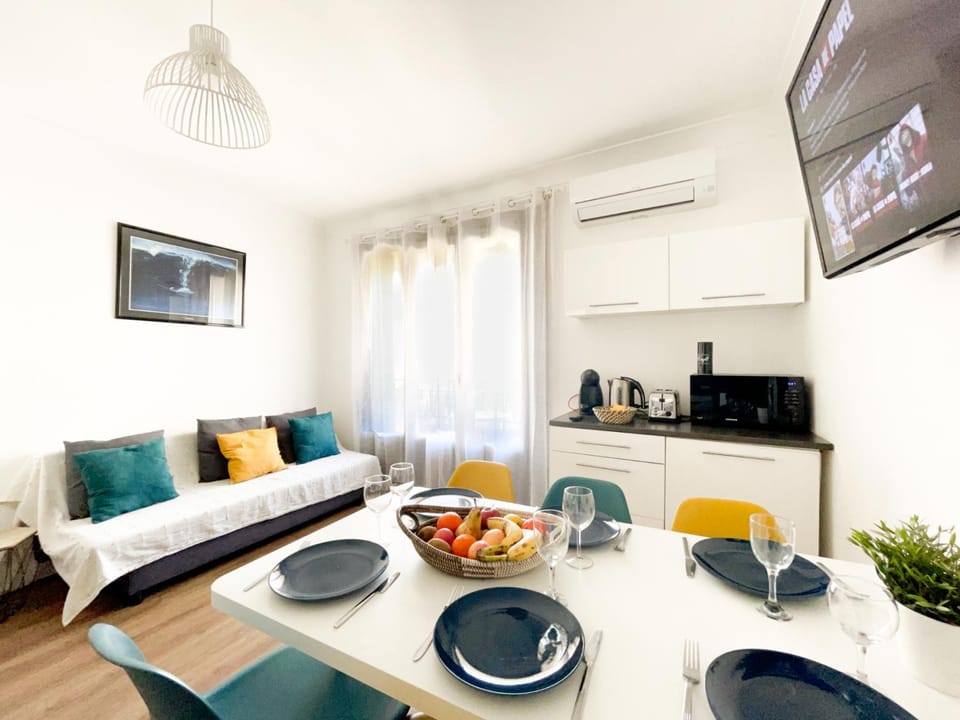 TV and multimedia, Kitchen or kitchenette, Living room, Dining area, minibar