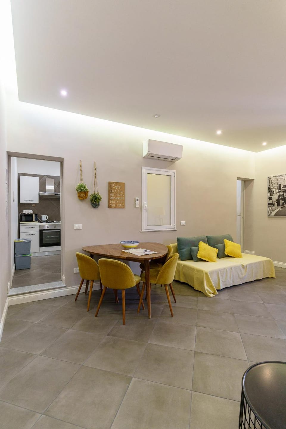 Living room, Dining area