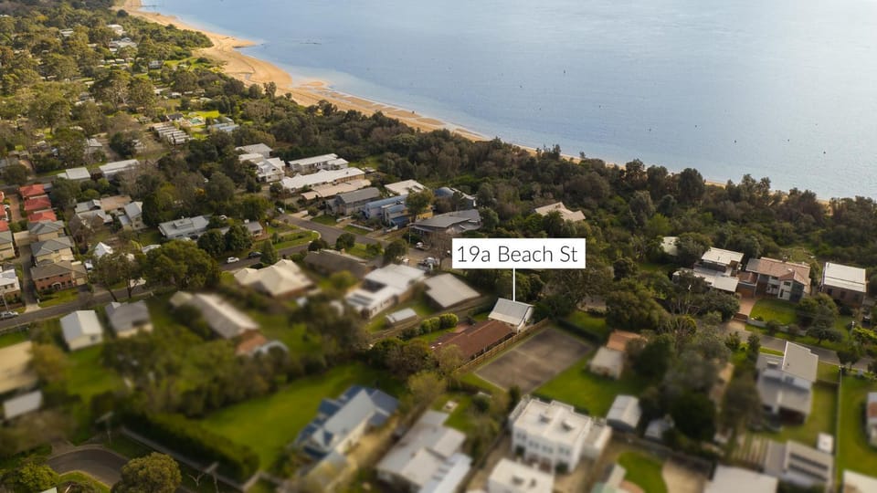Neighbourhood, Beach