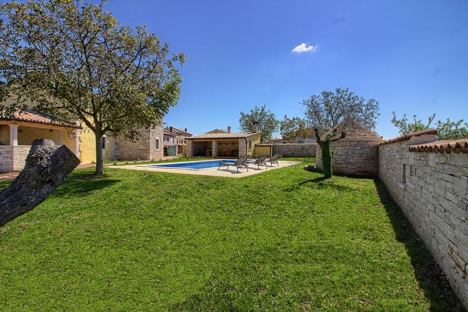Istrian villa Orbanići with private pool for up to 12 persons Villa in Vodnjan
