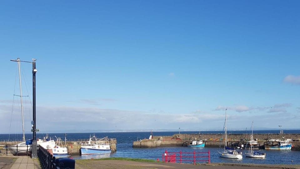 Sea views, fabulous modern lodge House in Scotland
