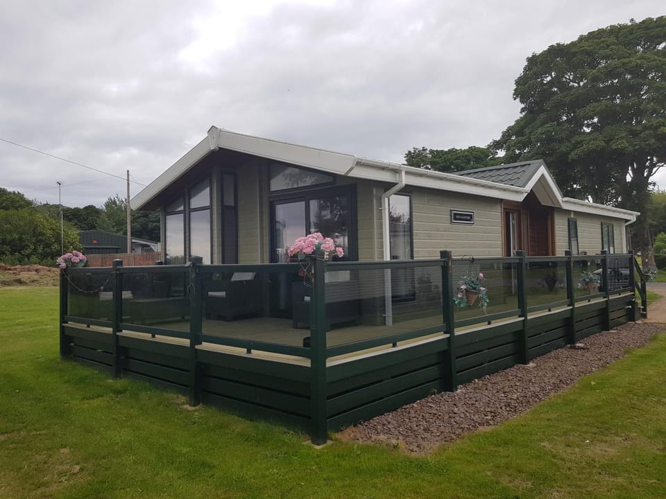 Sea views, fabulous modern lodge House in Scotland