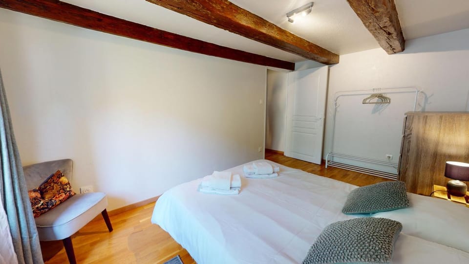 Bed, Photo of the whole room, Bedroom, towels