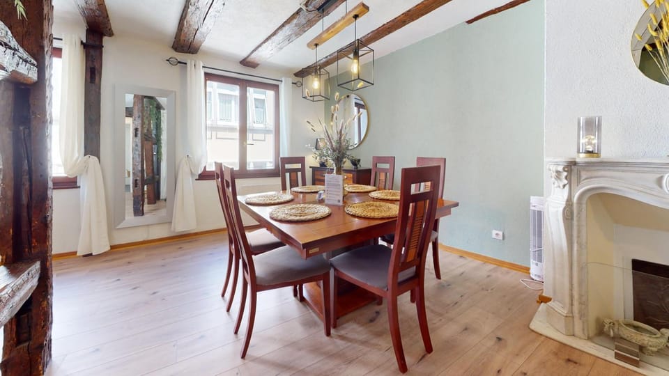 Living room, Dining area