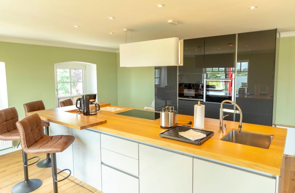 Gutshof-Penthouse-Wohnung- Seeblick Apartment in Mecklenburg-Vorpommern, Germany