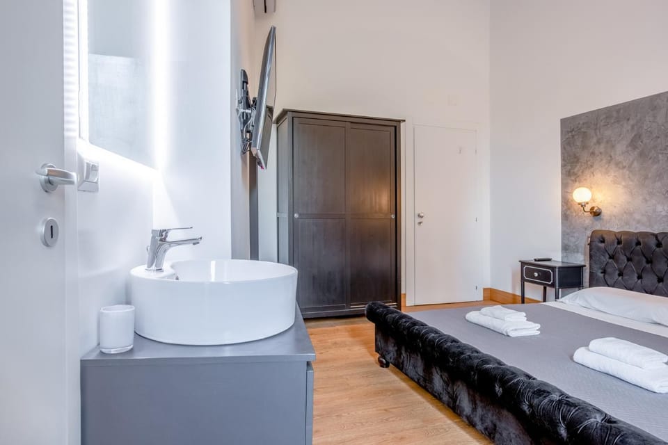 Bed, TV and multimedia, towels, wardrobe
