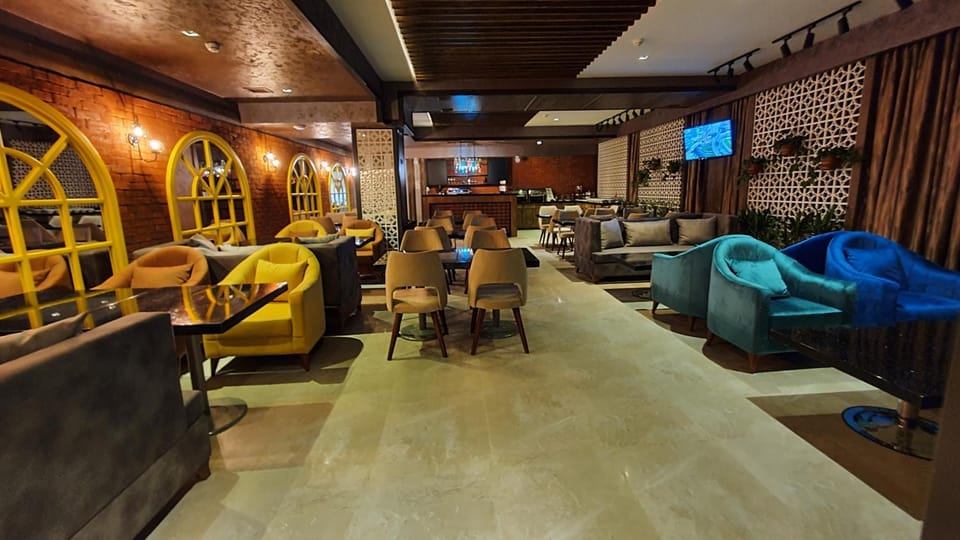 Restaurant/places to eat, Lobby or reception, Lounge or bar