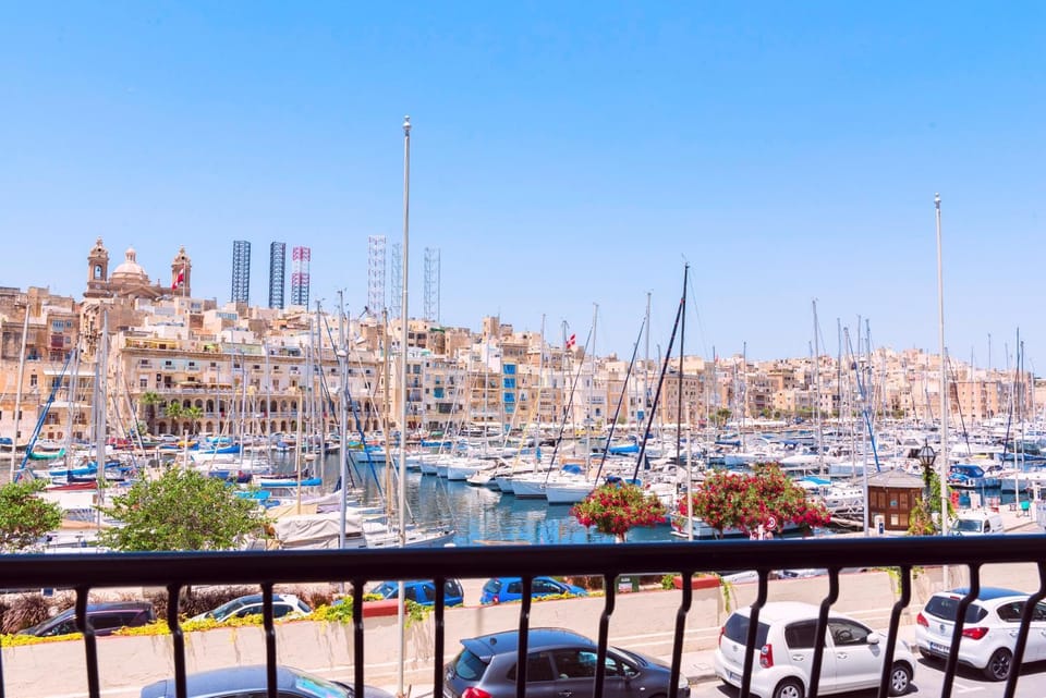 Vittoriosa' Seafront 2 Bed Highly Furnished Apartment Apartment in Malta
