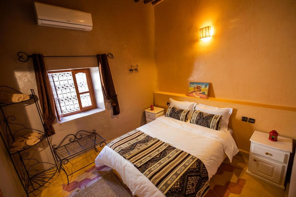 Bed, Photo of the whole room, Bedroom, air conditioner