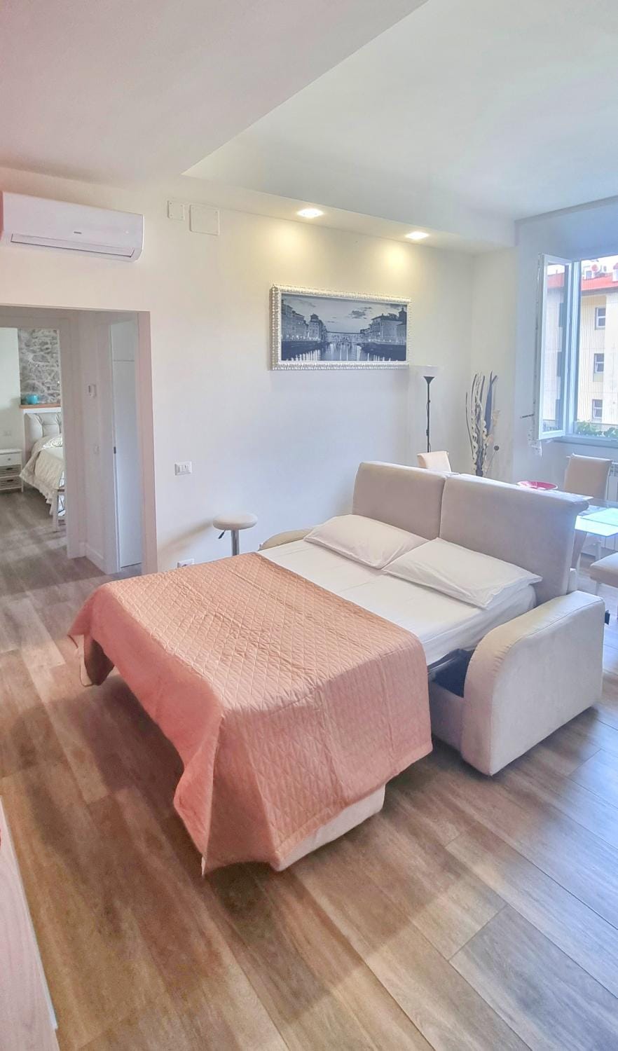 Living room, Seating area, air conditioner