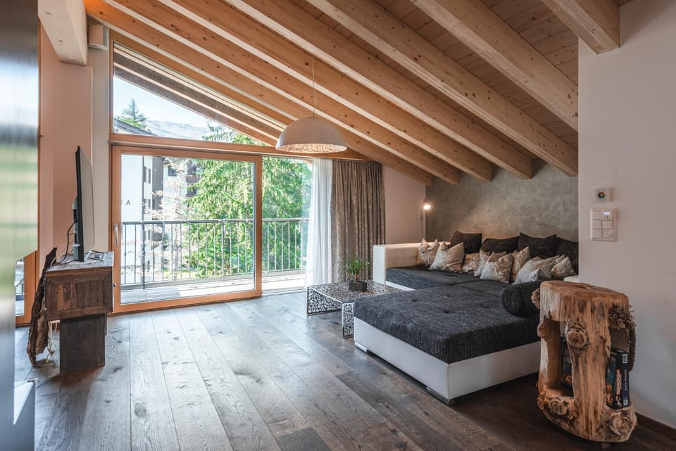 Living room, Mountain view