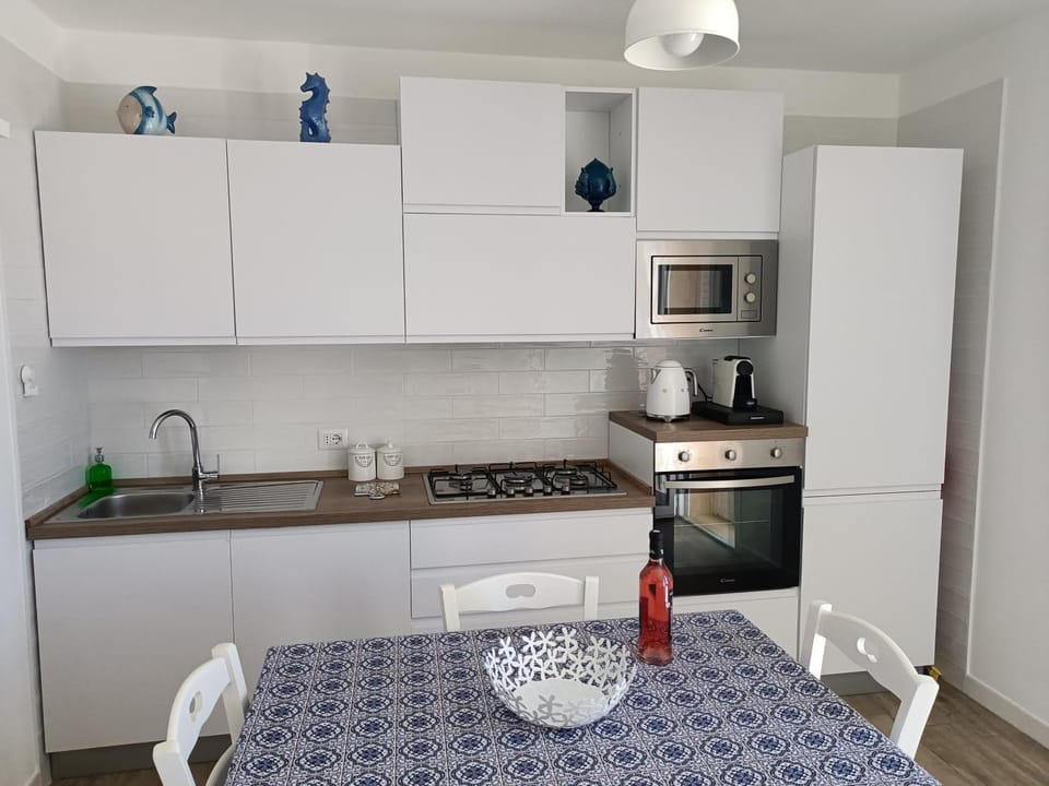 TV and multimedia, Coffee/tea facilities, Kitchen or kitchenette, Dining area, dishwasher, minibar, oven, stove, toaster