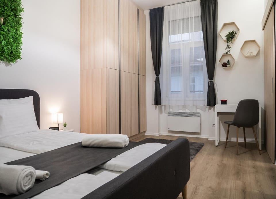 Photo of the whole room, Bedroom