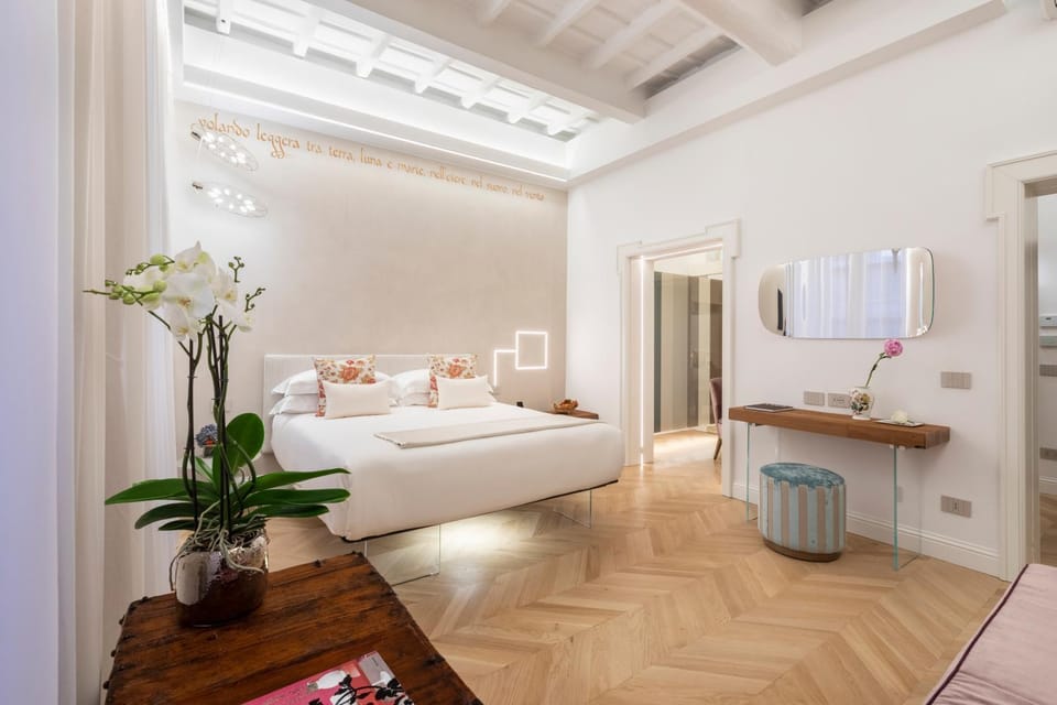 Photo of the whole room, Decorative detail, Bedroom