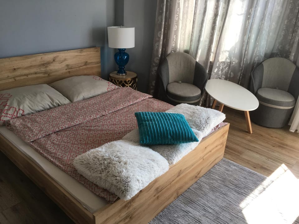 Photo of the whole room, Bedroom
