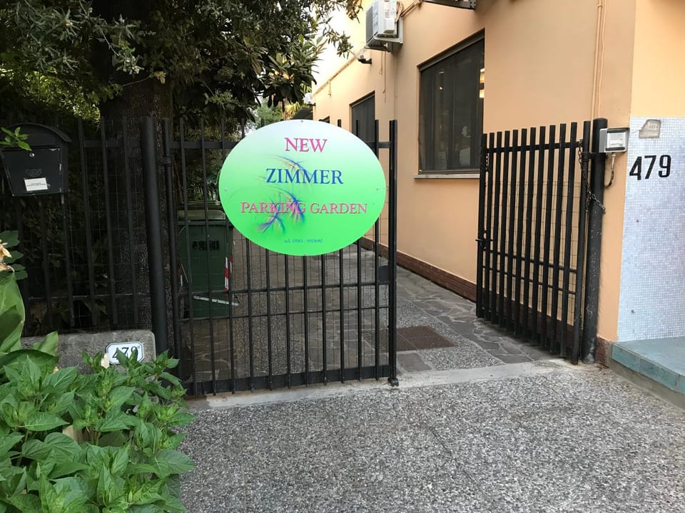 Facade/entrance