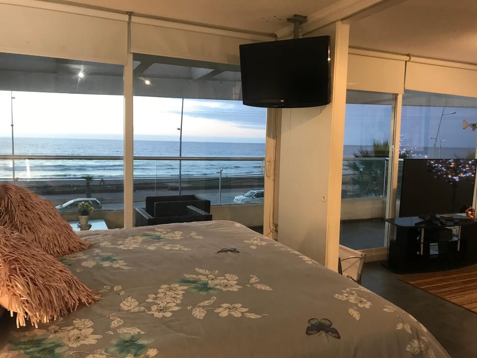 Staff, Bed, Night, People, Summer, TV and multimedia, Balcony/Terrace, Decorative detail, Bedroom, On site, Guests, City view, Landmark view, Sea view, Street view, Sunset, children, young children, older children, group of guests, Family, Quiet street view