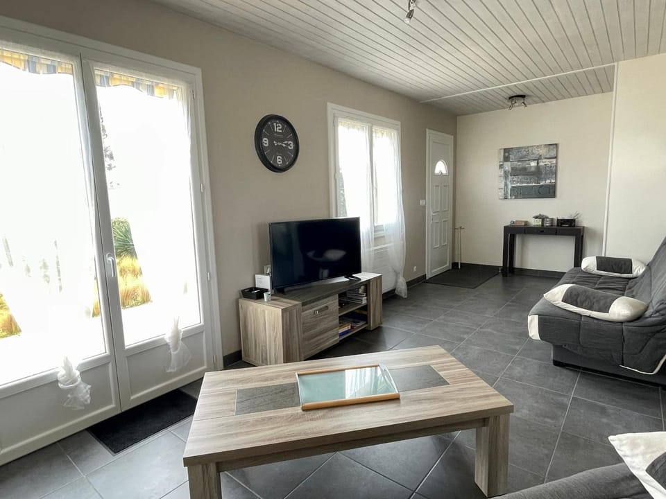 **Maison 3 pièces avec jardin à 350m du bord de mer - Wifi, terrasse, parking** - FR-1-231-220 House in Pays de la Loire