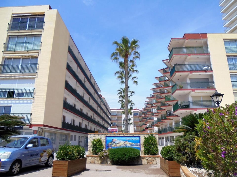 Property building, Facade/entrance, Off site