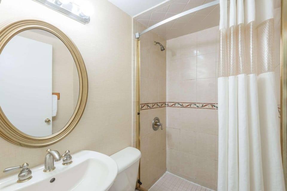 Bathroom, Photo of the whole room, On site