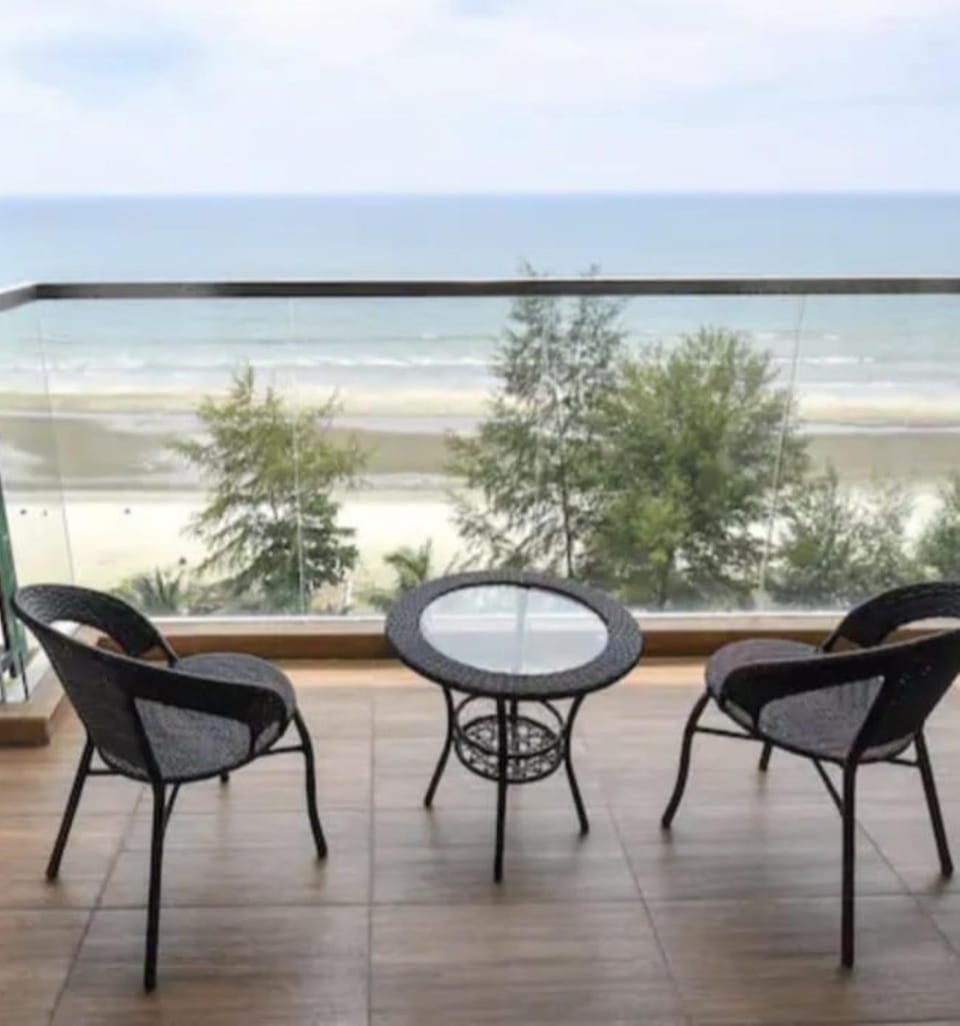 Patio, Natural landscape, View (from property/room), Balcony/Terrace, Beach, Sea view