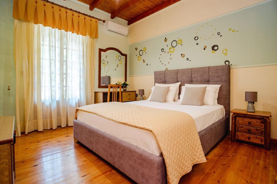 Bed, Bedroom, air conditioner