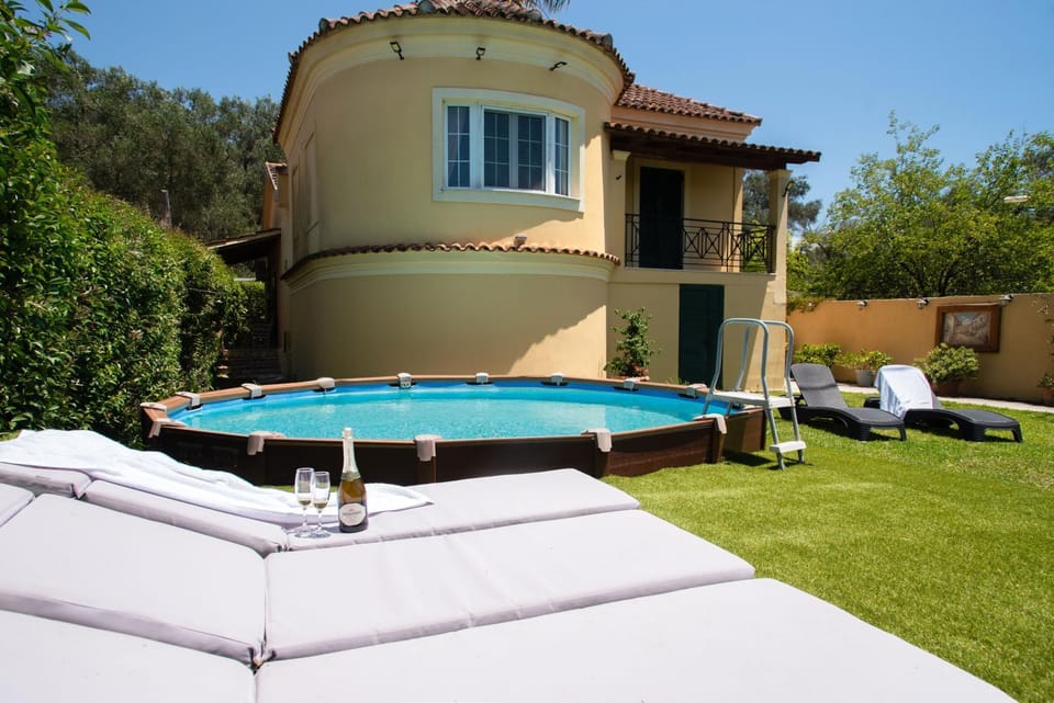 Property building, Day, Garden, Swimming pool, sunbed