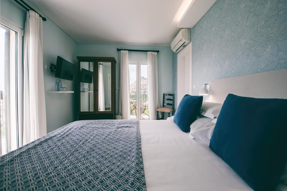 Bed, Photo of the whole room, Bedroom, air conditioner