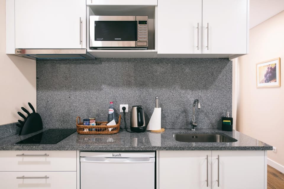 Coffee/tea facilities, Kitchen or kitchenette, minibar, stove