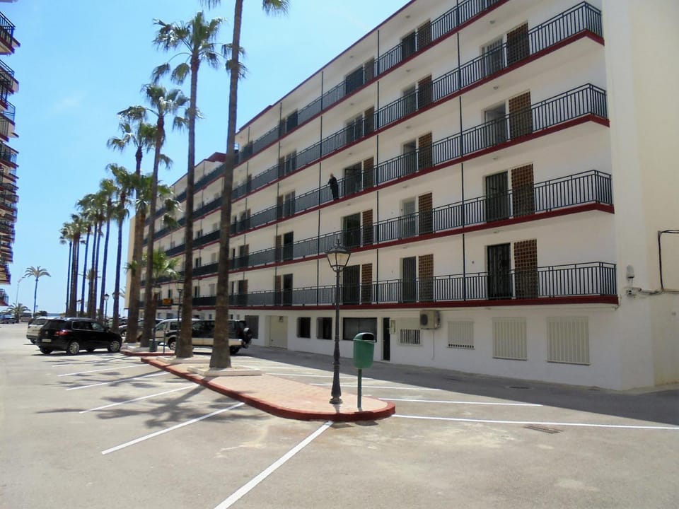 Property building, Facade/entrance, Off site