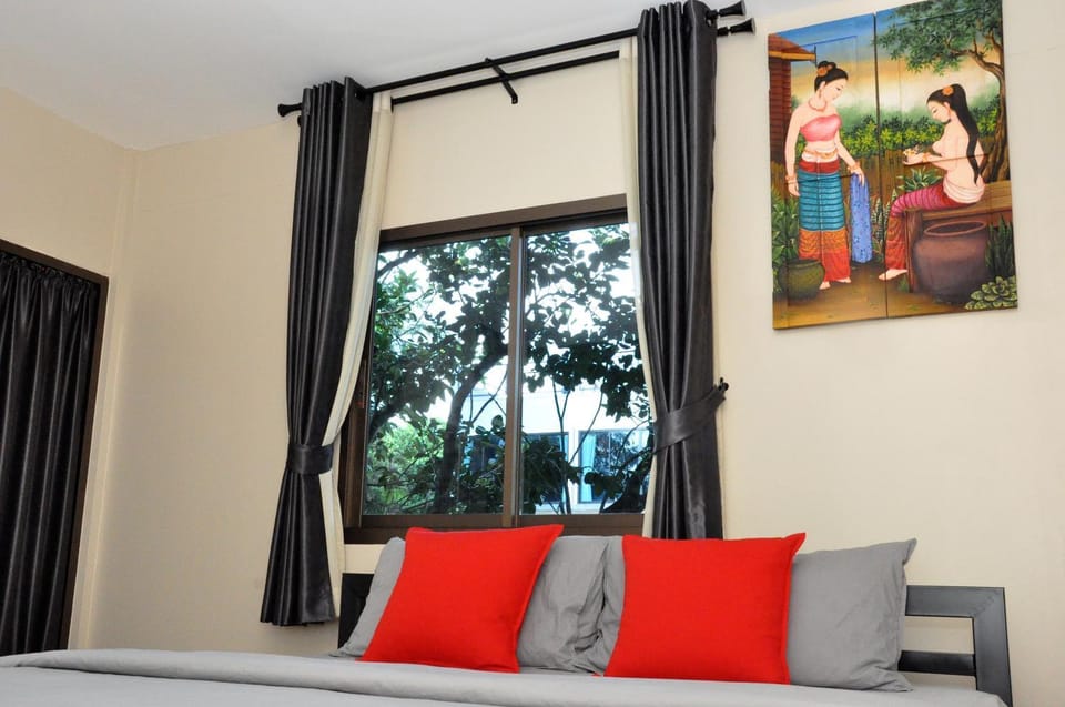Bed, Day, View (from property/room), Other, Photo of the whole room, Decorative detail, Bedroom, On site, Garden view, Area and facilities, Seasons, Time of day, Location, Inner courtyard view