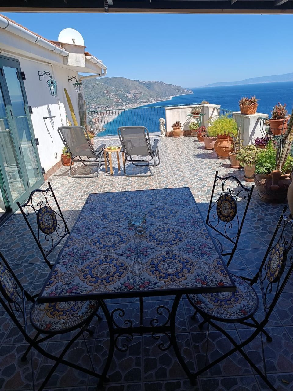 View (from property/room), Balcony/Terrace, Balcony/Terrace, Landmark view, Sea view, Sea view