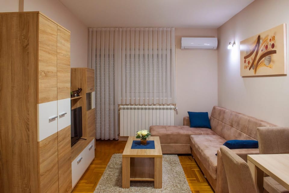 Living room, Seating area, air conditioner