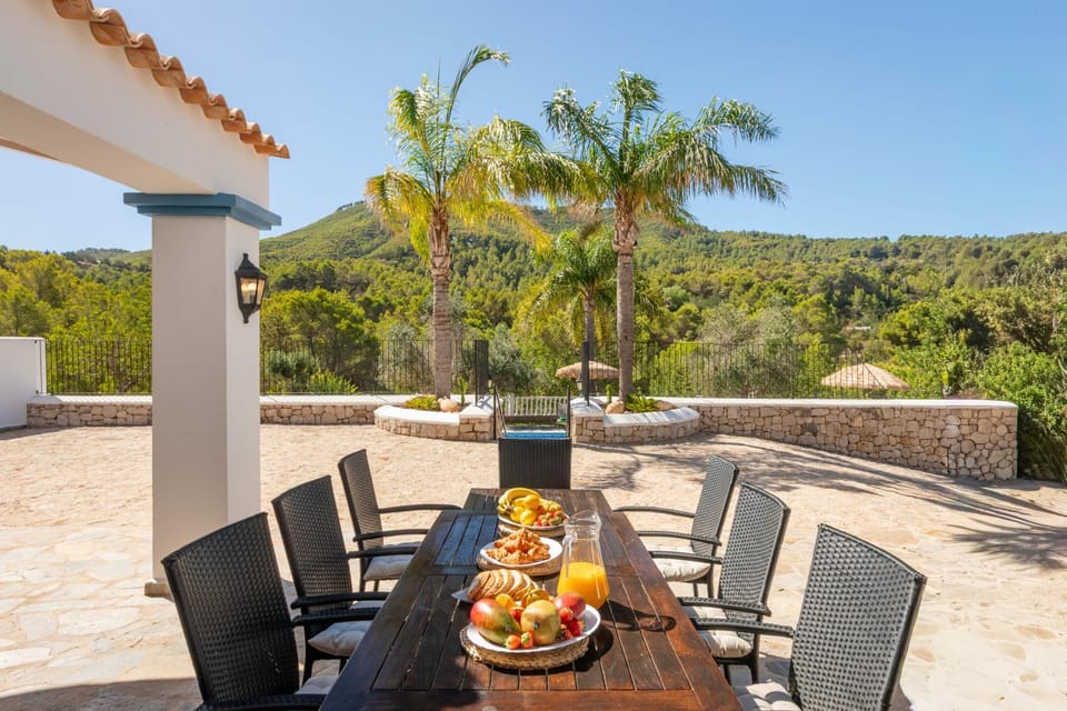 Patio, Day, Natural landscape, View (from property/room), Balcony/Terrace, Food and drinks, Dining area, Food, Mountain view