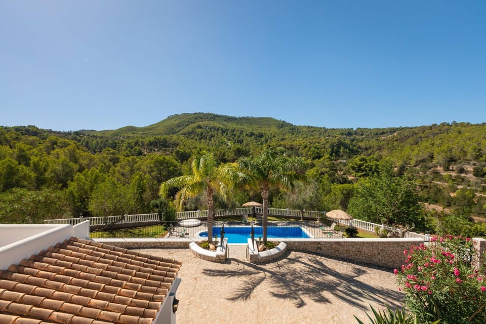Day, Natural landscape, Mountain view, Pool view, Swimming pool, sunbed
