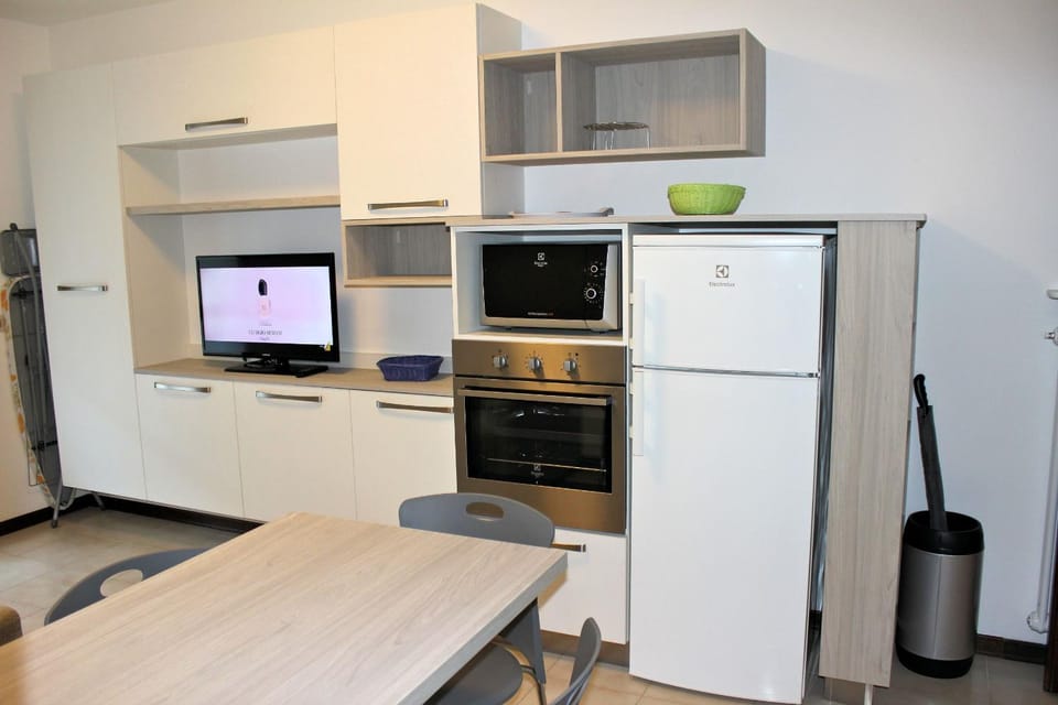 Living room, Dining area, microwave, pet friendly