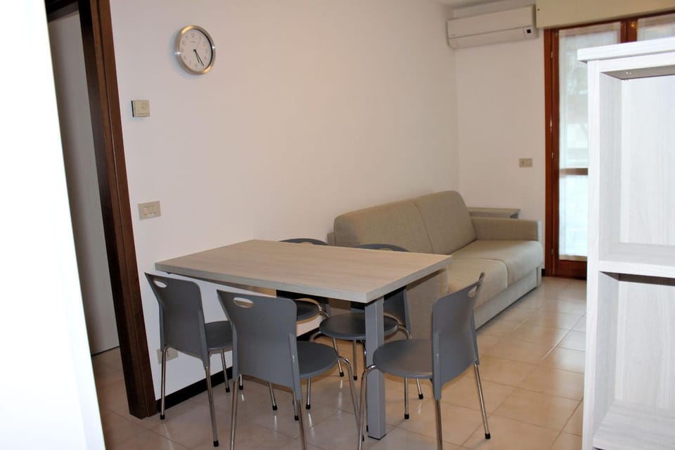 Living room, Dining area, air conditioner