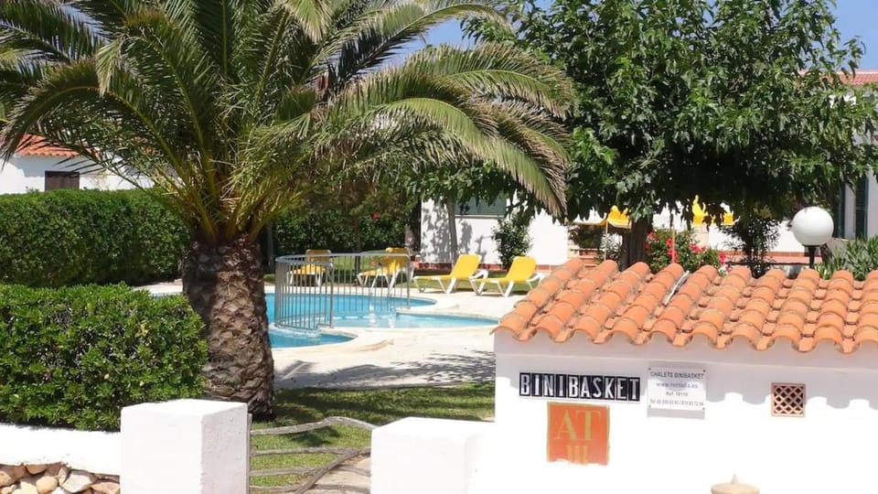 Property building, Garden, Garden view, Pool view, Swimming pool