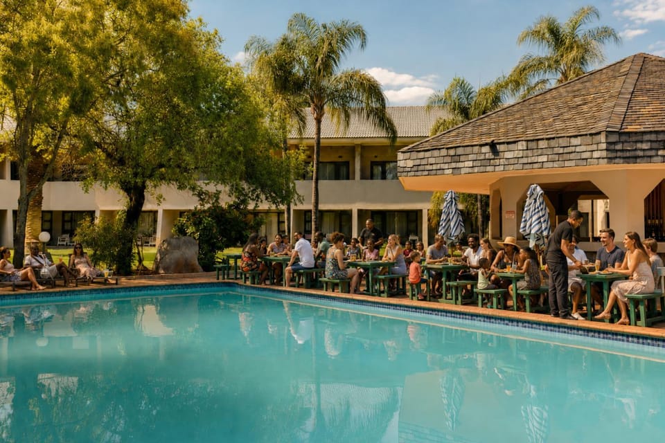 Restaurant/places to eat, People, Garden, Lounge or bar, Garden view, Pool view, Swimming pool, group of guests