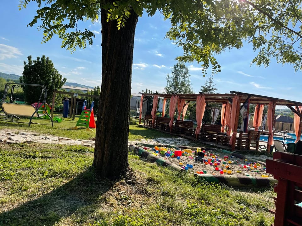 Brvnare Rodjak sa sela Nature lodge in Serbia