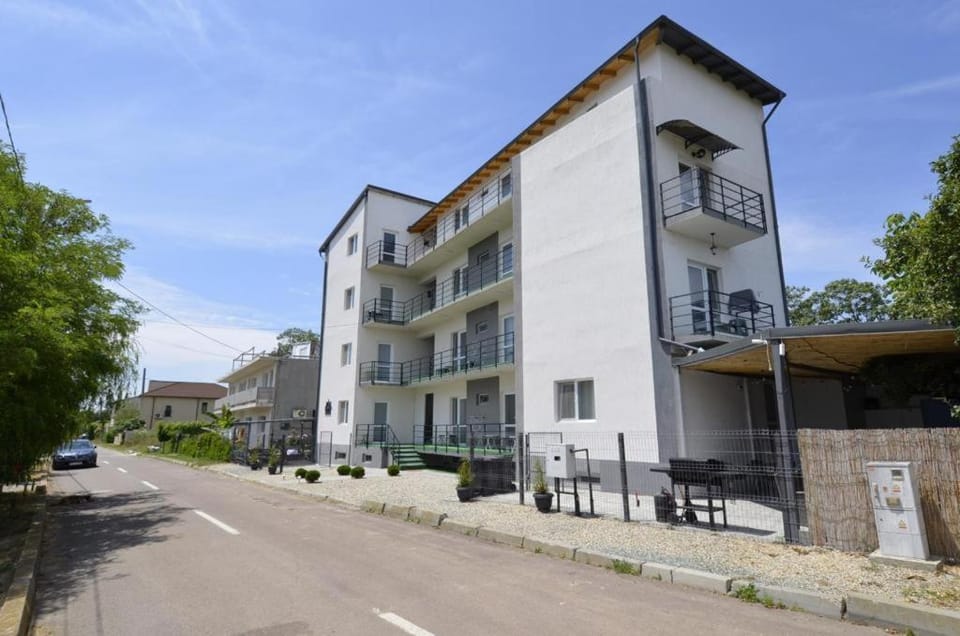 Glow GuestHouse Costinesti Camere de inchiriat Bed and Breakfast in Constanța County