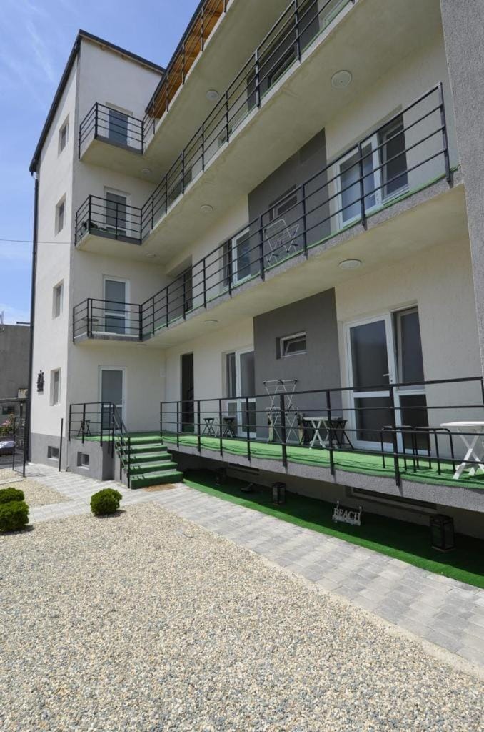 Glow GuestHouse Costinesti Camere de inchiriat Bed and Breakfast in Constanța County