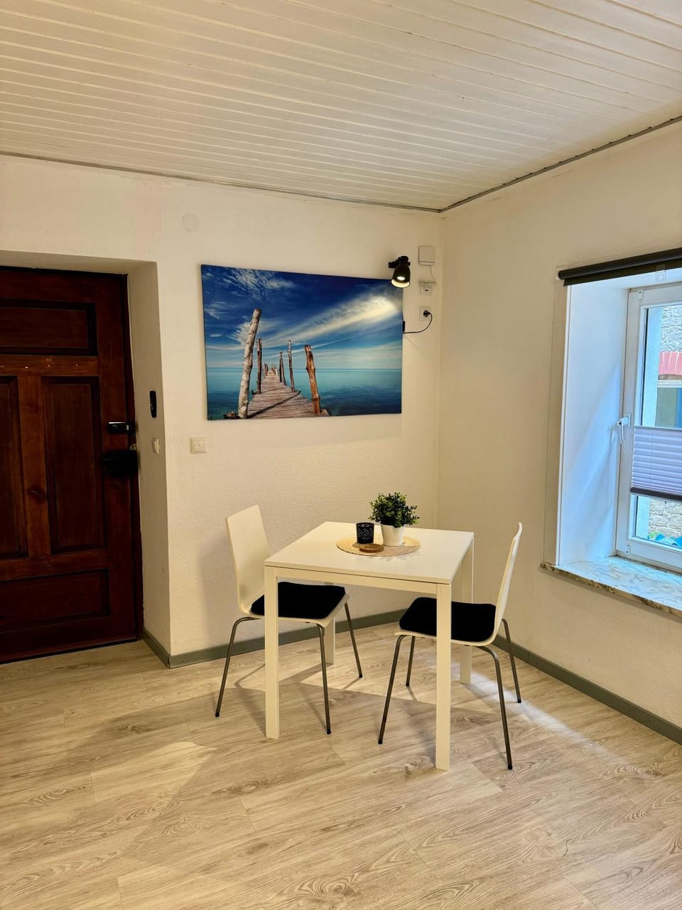 Seating area, Dining area