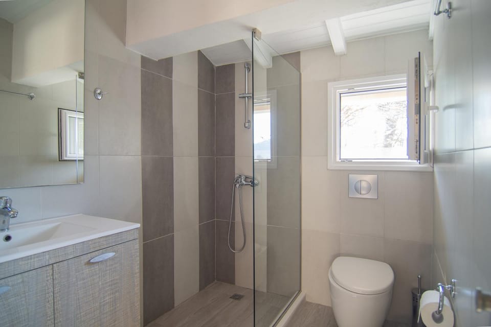 Shower, Toilet
