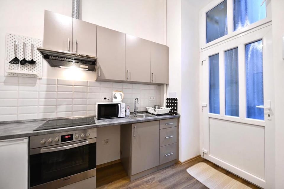 Kitchen or kitchenette, minibar, pet friendly, stove, toaster